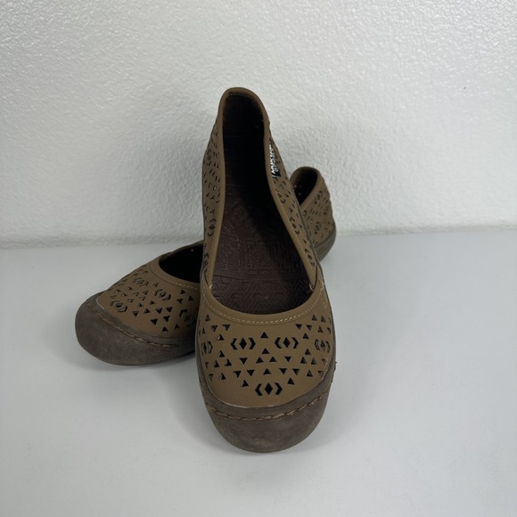 Muk-Luk Shoes - MukLuk sport Size 7 tan slip on Comfort Neutral Cut Outs Shoes Gently Used
